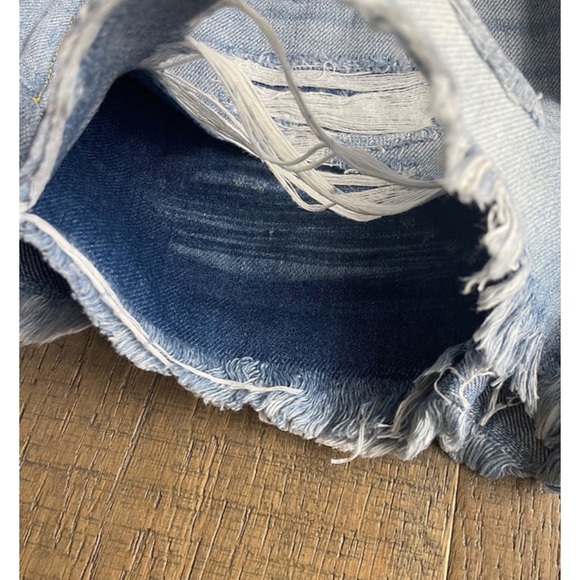 KanCan Women’s Mid Rise 2” Jean Shorts - Picture 2 of 8